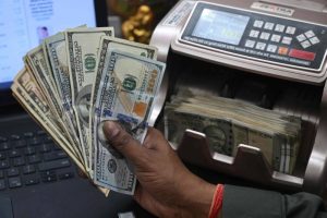 Le dollar en passe d’enregistrer la meilleure performance hebdomadaire de l’année