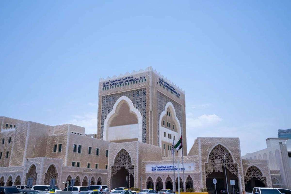 إنجاز طبي في “خليفة الطبية” ينقذ حياة طفلة من عدوى نادرة بالجمجمة