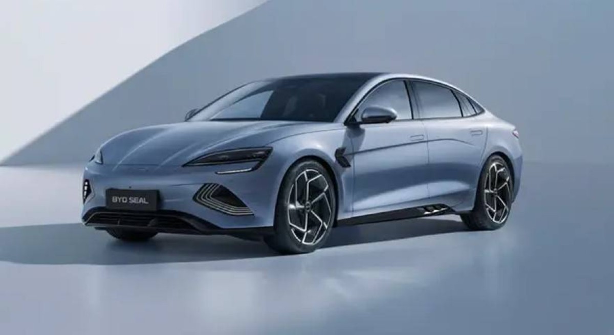 سيارة هجينة خارقة تقطع 2000 كيلومتر دون شحن