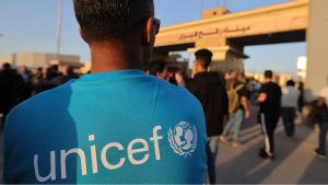 اليونيسيف تحذر من ارتفاع وفيات الأطفال في غزة.. وتجمع رضيعين بآبائهما