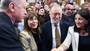 مصافحة أردوغان و’ديم’: إشارة أولى إلى تسوية جديدة في تركيا؟