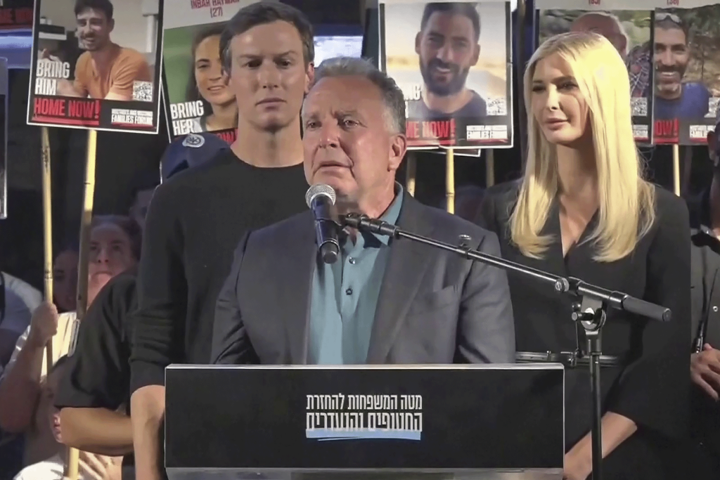 ويتكوف يحتفل من إسرائيل ومتظاهرون يقاطعونه بهتافات ضد نتنياهو