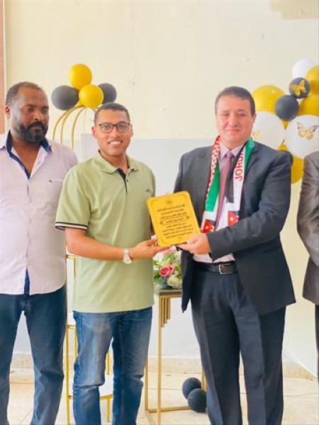 مدرسة المزرعة الثانوية تحتفي بإنجازات طلبة الثانوية