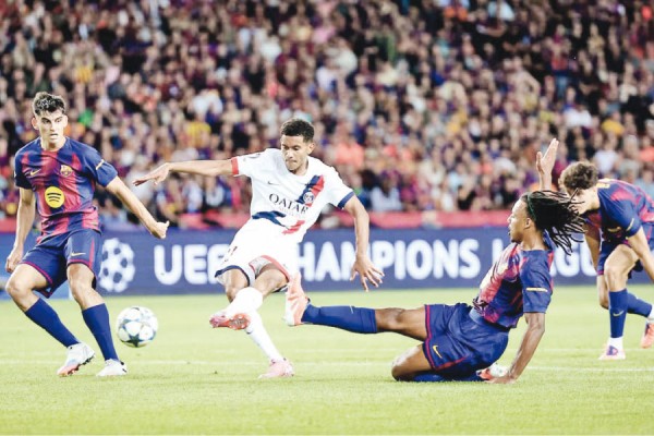 فليك يقرّ بمشاكل برشلونة الدفاعية