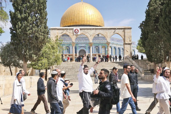 مستوطنون متطرفون يقتحمون المسجد الأقصى بقيادة وزير الأمن القومي الإسرائيلي