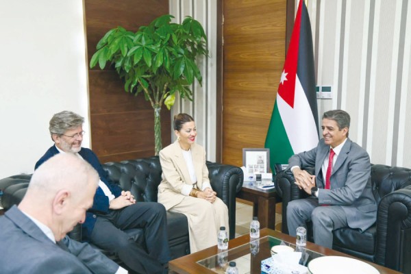 Discussion sur la coopération jeunesse entre la Jordanie et l'Espagne