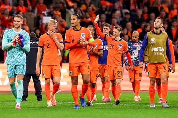 هولندا تكتسح فنلندا وتقترب من مونديال 2026