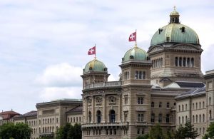 أكبر حزب سويسري يطالب بإلغاء وضع اللاجئين الأوكرانيين