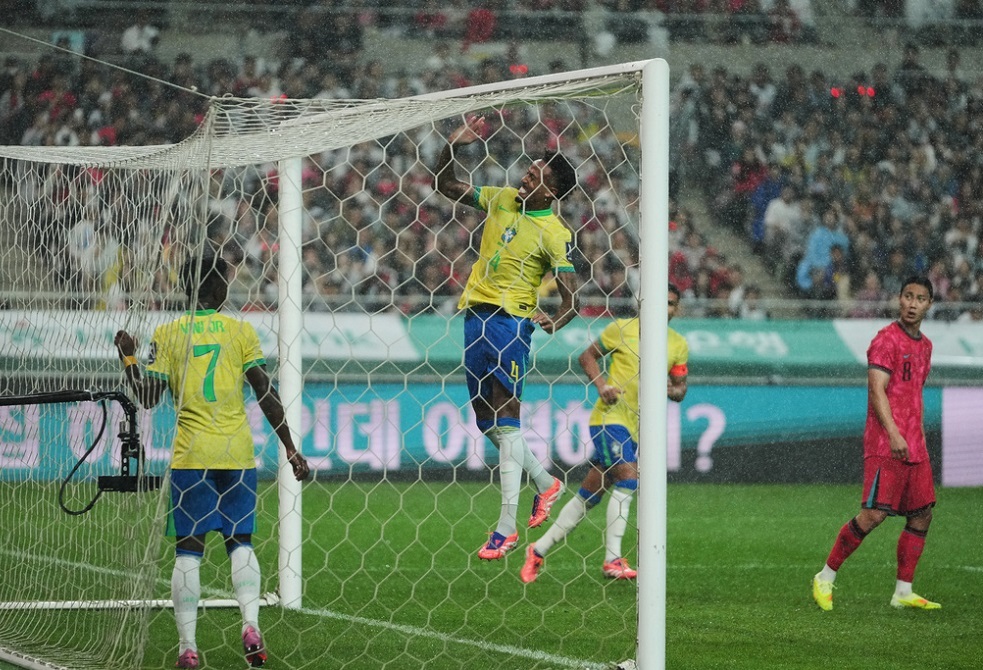 البرازيل تقسو على كوريا الجنوبية في عقر دارها (فيديو)