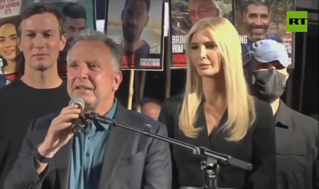 صيحات استهجان ضد نتنياهو في تل أبيب خلال احتفال جماهيري بعودة الأسرى (فيديو)