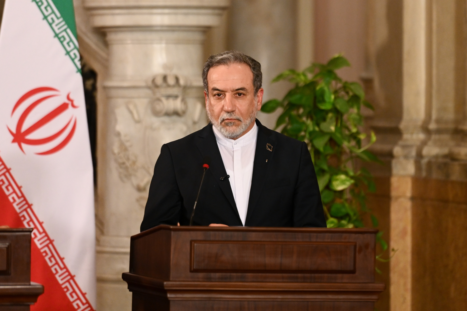 عراقجي يكشف سبب رفض إيران المشاركة في “قمة شرم الشيخ للسلام” ويتوجه للسيسي: ممتنون على الدعوة