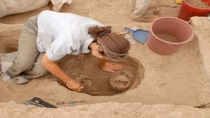 Discovery of Byzantine Bread Loaves Bearing Image of Christ in Turkey (Video)