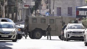L'armée israélienne blesse deux jeunes Palestiniens, arrête quatre en Cisjordanie et démolit une maison à Jérusalem