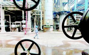 الصين تعارض إدراج أمريكا شركاتها على “قائمة الكيانات” المستهدفة بقيود