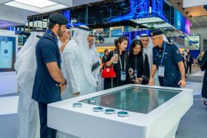 “جمارك أبوظبي” تطلق المترجم الذكي بـ90 لغة في “جيتكس” | صحيفة الخليج