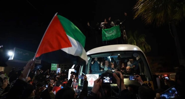 إسرائيل تمنع سفر أقارب أسرى فلسطينيين يتوقع إبعادهم الاثنين