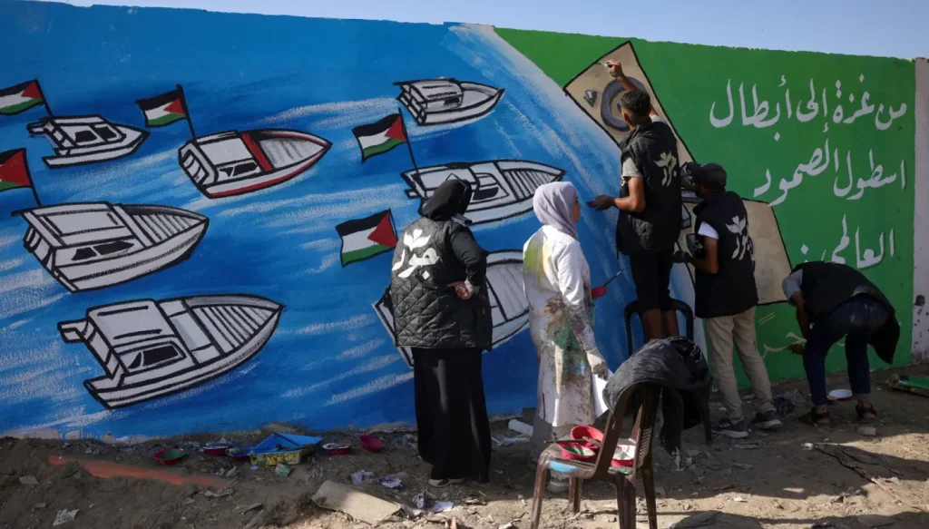 بالفيديو – الجيش الإسرائيلي يعترض قوارب أسطول مساعدات ثان متّجه إلى غزة