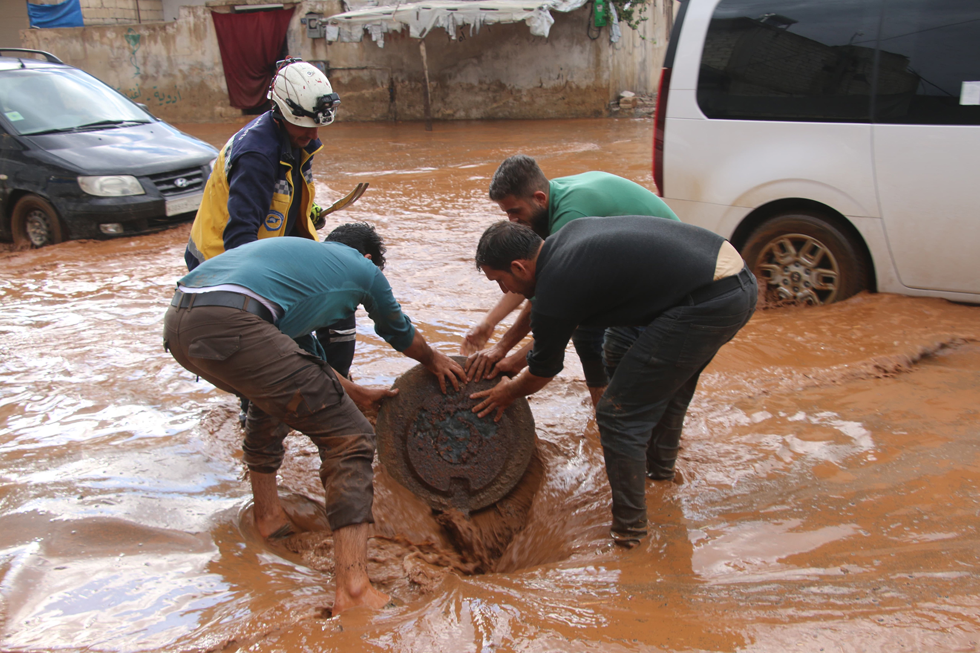 فيضانات تجتاح ريف إدلب شمالي سوريا