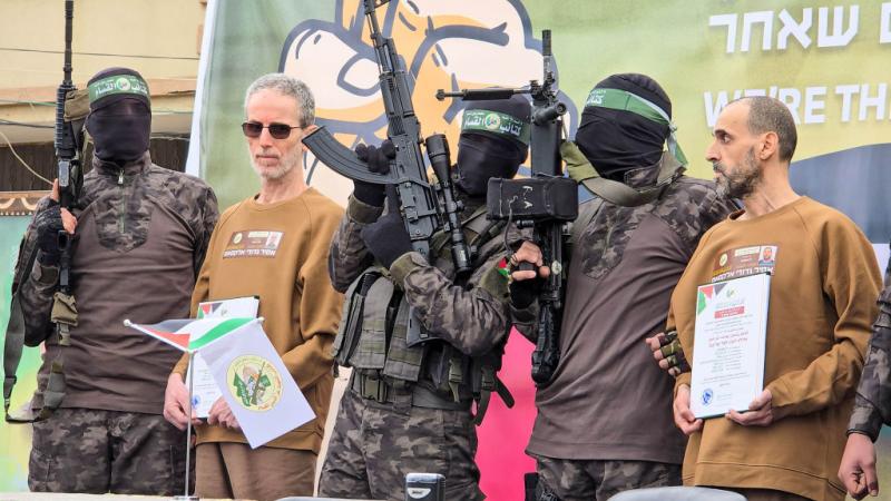 الجزيرة: حماس تجري اتصالات مكثفة مع الوسطاء لتحسين قوائم الأسرى الفلسطينيين المقرر الإفراج عنهم