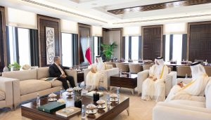 السفير المصري بقطر يقدم التعازي في ضحايا الحادث المروري بشرم الشيخ