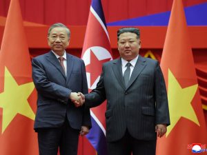 كيم يتعهد بتحويل كوريا الشمالية إلى “جنة اشتراكية”