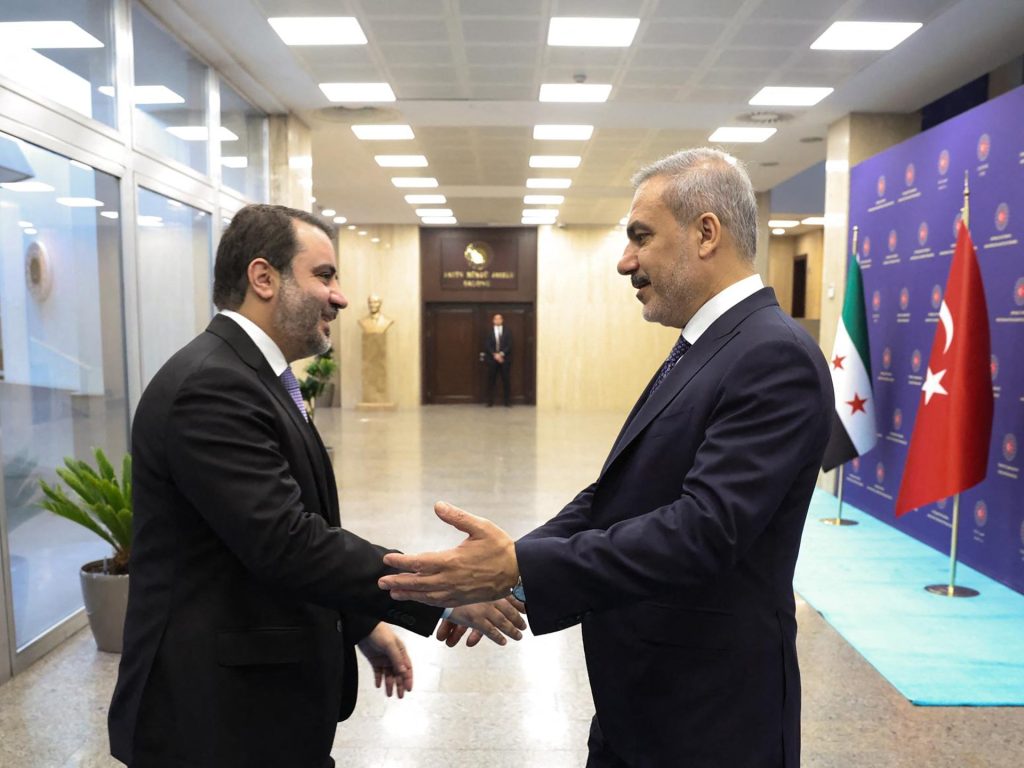 تركيا وسوريا تبحثان التعاون الأمني في اجتماع رفيع بأنقرة