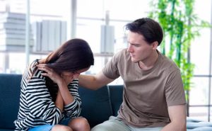 من أكثر عرضة للإصابة بالاكتئاب.. النساء أم الرجال؟