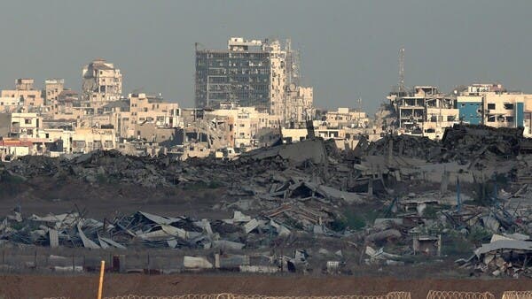 نفايات وركام.. تحديات لا توصف تواجه مئات آلاف الغزيين