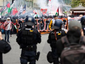 صدامات واشتباكات عنيفة بمظاهرة مؤيدة للفلسطينيين في برن السويسرية