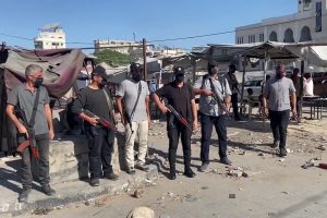 En images : Le ministère de l'Intérieur de Gaza se déploie dans les zones de retrait de l'armée israélienne