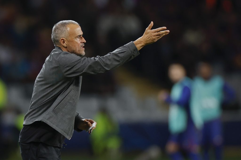 إنريكي يتفاخر بالفوز على برشلونة.. “باريس الأفضل”