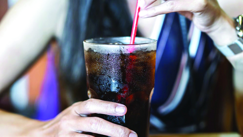 المشروبات قليلة السكر تزيد خطر الإصابة بالكبد الدهني