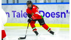 آية السجواني لاعبة وحكمة ومدربة.. مواطنة تبدع “تحت الصفر”