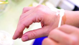 منتجات العناية قد تضر البشرة والشعر