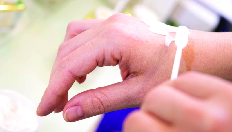 منتجات العناية قد تضر البشرة والشعر