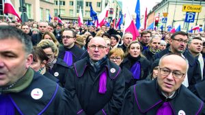 حكومة بولندا تسعى لاستعادة سيادة القانون