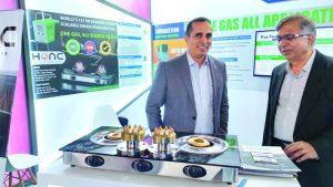 حلول ذكية لخياطة الملابس.. وأفران تعمل بوقود مستخلص من المياه