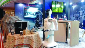 روبوتات بالذكاء الاصطناعي تطهو الطعام وتُحضّـر القهوة والعصائر