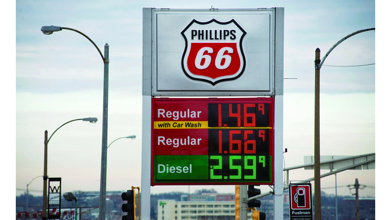 عمال النفط في كاليفورنيا يواجهون مستقبلاً غامضاً مع إغلاق المصافي