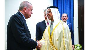 نيابة عن رئيس الدولة.. منصور بن زايد يشارك في قمة شرم الشيخ للسلام